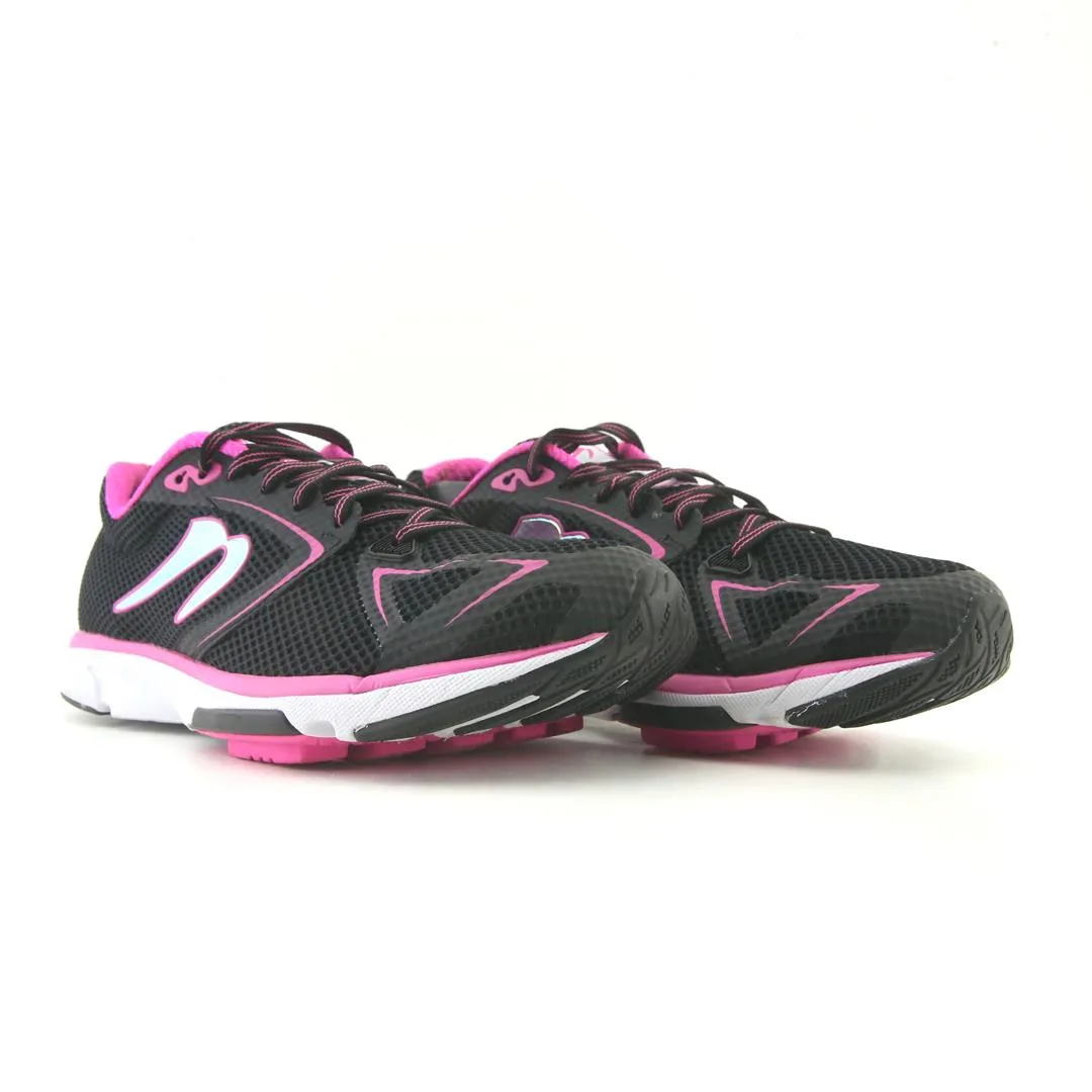 NEWTON  DISTANCE 8